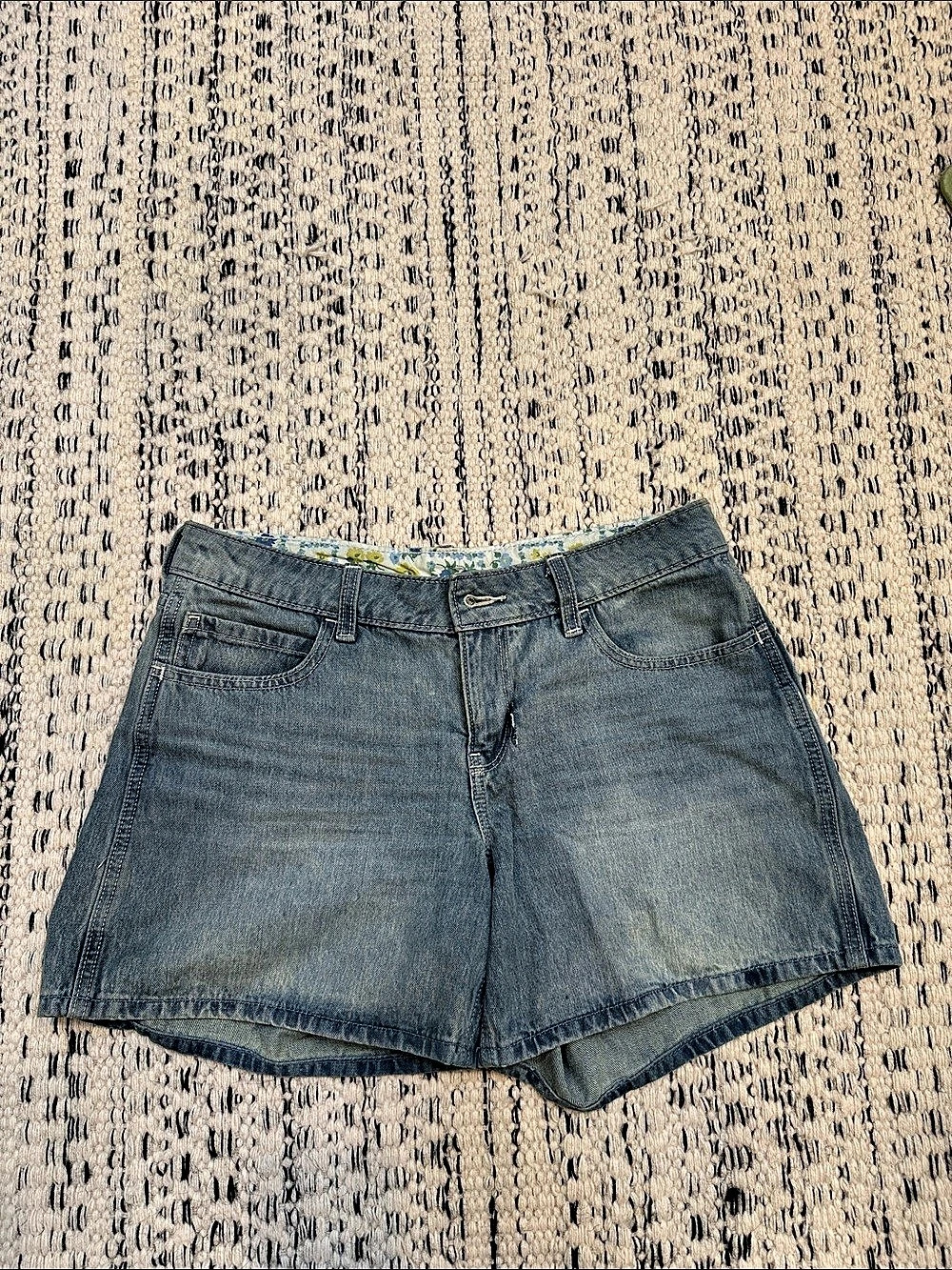 Hollister Low-Rise Baggy Short Denim Jean Shorts Size 6